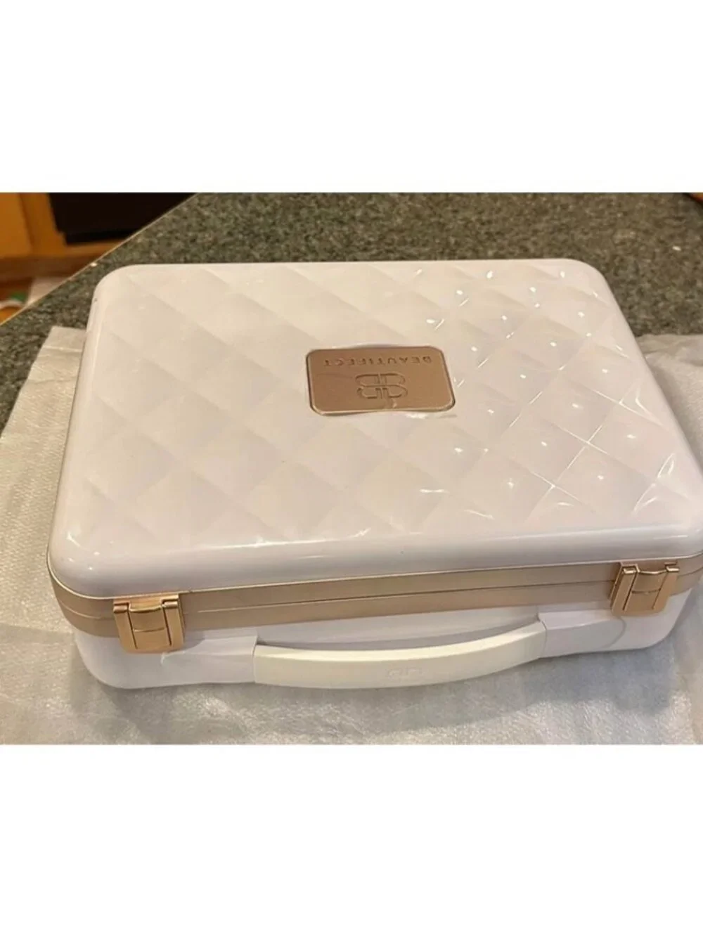 Beautifect box in white. - Picture 4 of 6